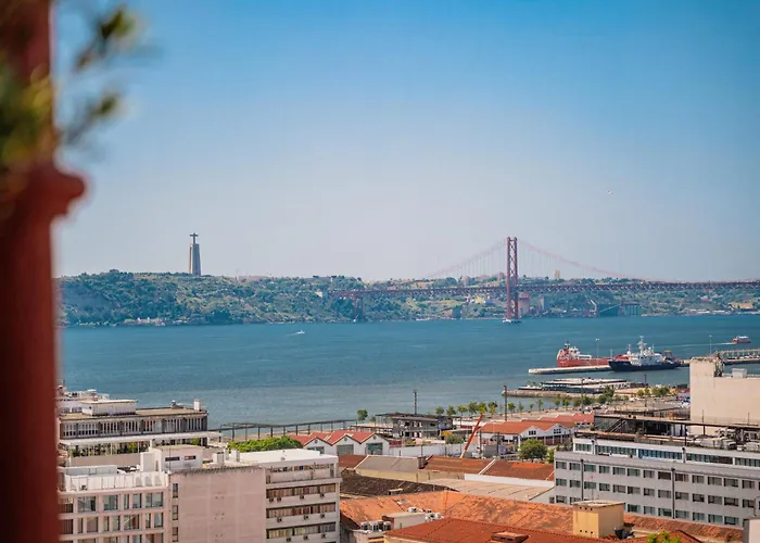 Monte Belvedere By Shiadu Lisboa